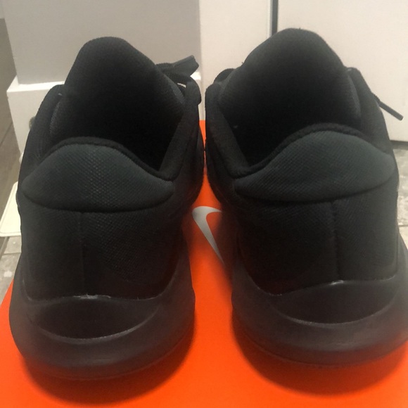 I am selling these shoes because they got small on me and I have only worn once - Picture 5 of 9